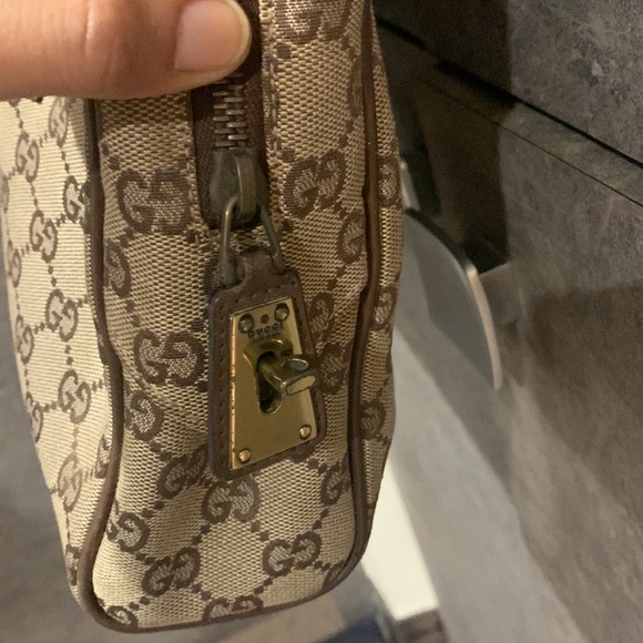 Heavily used Authentic Vintage Gucci Bag - Picture 3 of 10